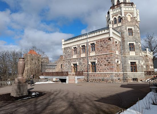 latvia/latgale-upland/landmark/sigulda-new-castle