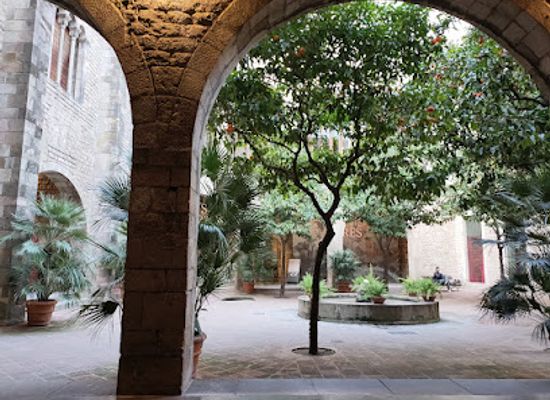 spain/barcelona/landmark/museu-frederic-mares