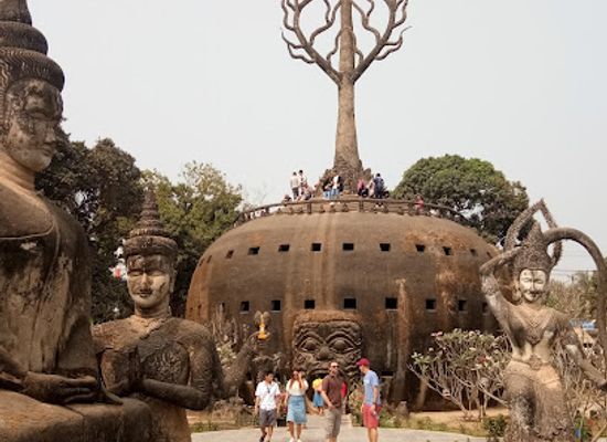 laos/vientiane/landmark/inpeng-culture-park