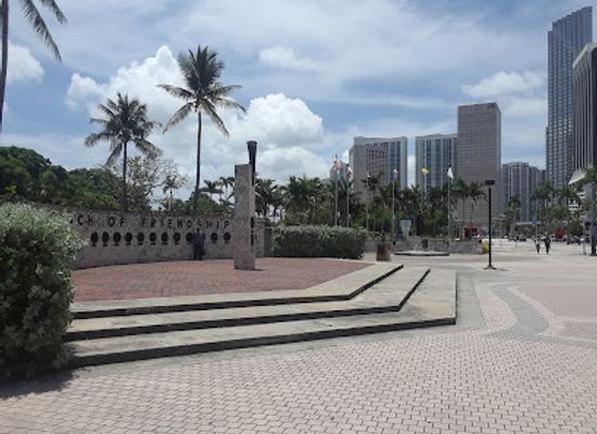 florida/miami/downtown-miami/landmark/torch-of-friendship