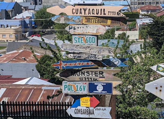 chile/punta-arenas/landmark/signos-de-mundo