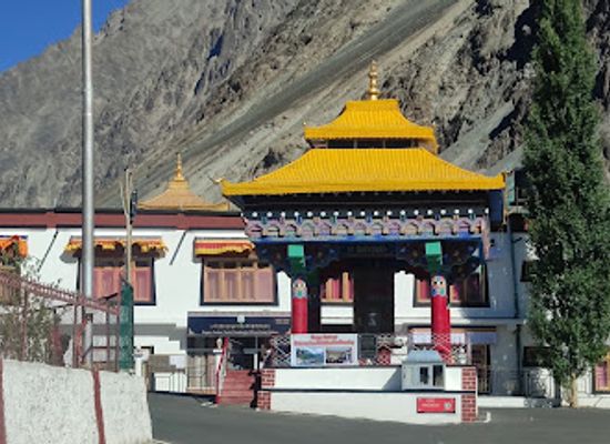 india/leh/landmark/leh-ladakh-tours-and-travels-frozen-highway
