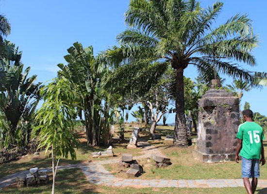 madagascar/analanjirofo/landmark/pirate-cemetery-of-saint-pierre