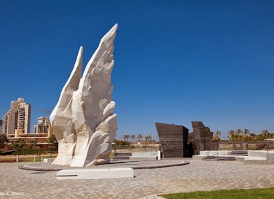 israel/netanya/ir-yamim/landmark/site-of-remembrance-for-the-fallen-of-the-technology-and-maintenance-corps