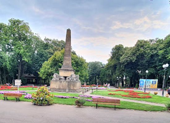 romania/iasi/landmark/lions-obelisk