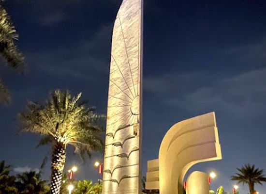 saudi-arabia/jeddah/al-shatea/landmark/sculpture-the-seagull-by-mustafa-senbel