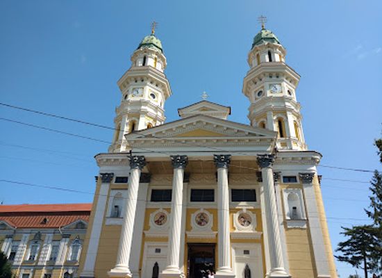 ukraine/uzhhorod/landmark/uzhnu-botanical-garden
