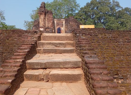 sri-lanka/polonnaruwa/landmark/ancient-stupa