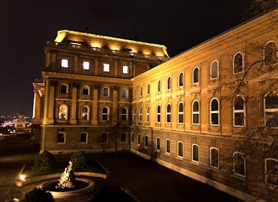 hungary/kunsag/landmark/hunyadi-courtyard