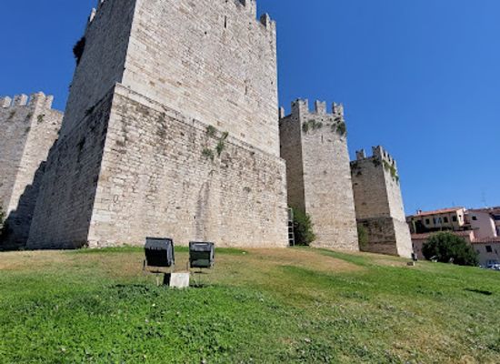 italy/mugello/landmark/castello-dell-imperatore