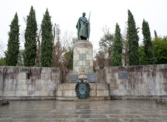 portugal/guimaraes/landmark/dom-afonso-henriques
