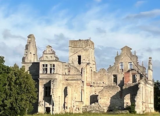 estonia/haapsalu/landmark/ungru-lossi-varemed