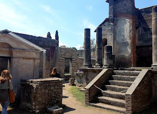 italy/campania/landmark/casa-della-fontana-grande