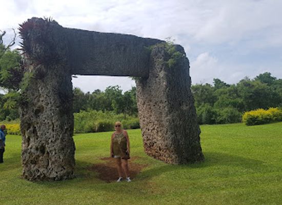tonga/tofua-island/landmark/ha-amonga-a-maui-trilithon
