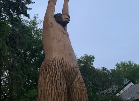 canada/winnipeg/landmark/dancing-golden-bear