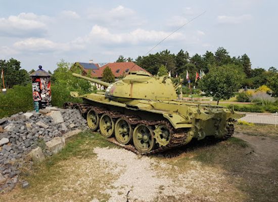 hungary/szekesfehervar/landmark/military-memorial-park