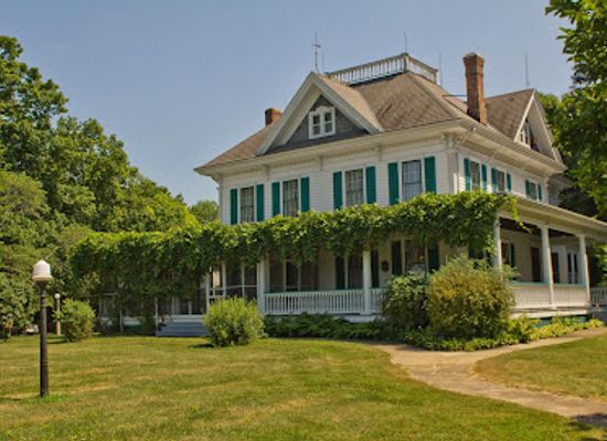 illinois/western-illinois/landmark/funk-prairie-home-and-gem-mineral-museum