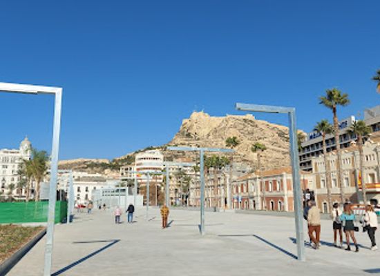 spain/alicante/casco-antiguo/landmark/placa-de-la-porta-de-la-mar