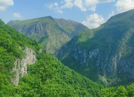 romania/caras-severin/landmark/cascada-vanturatoarea