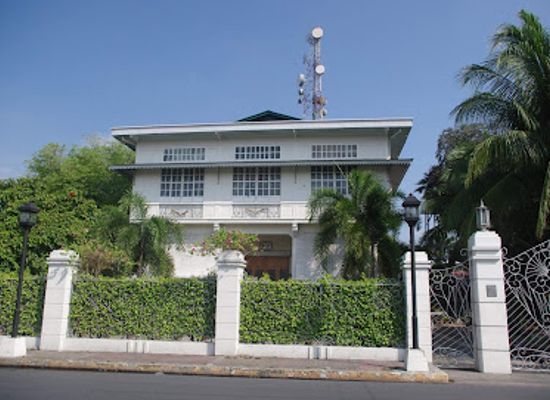 philippines/angeles-city/malabanias/landmark/lazatin-house