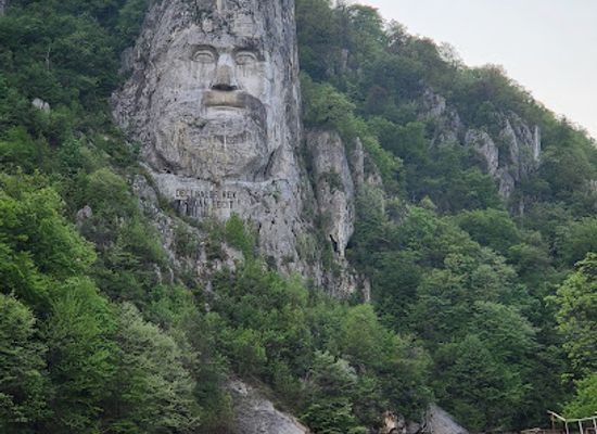 romania/mehedinti/landmark/rock-sculpture-of-decebalus