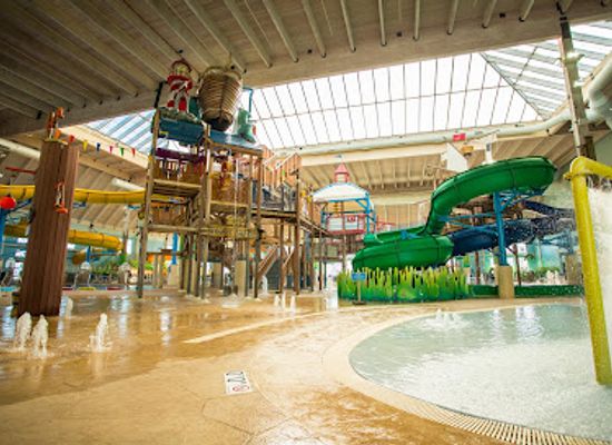 wisconsin/sheboygan/landmark/blue-harbor-resort