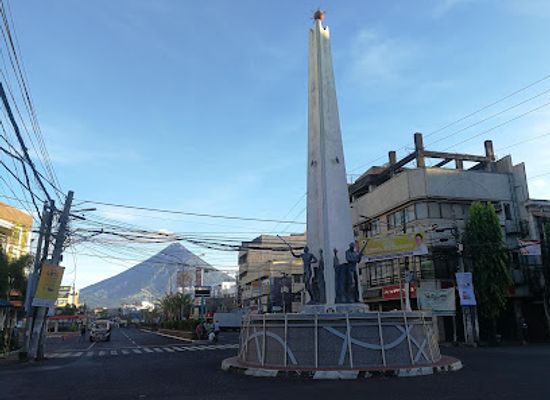 philippines/legazpi/embarcadero-de-legazpi/landmark/battle-of-legazpi-pylon