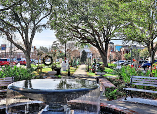south-carolina/summerville/landmark/hutchinson-square