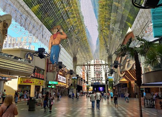 nevada/las-vegas/fremont-street/landmark/vegas-vic-famous-neon-cowboy-sign