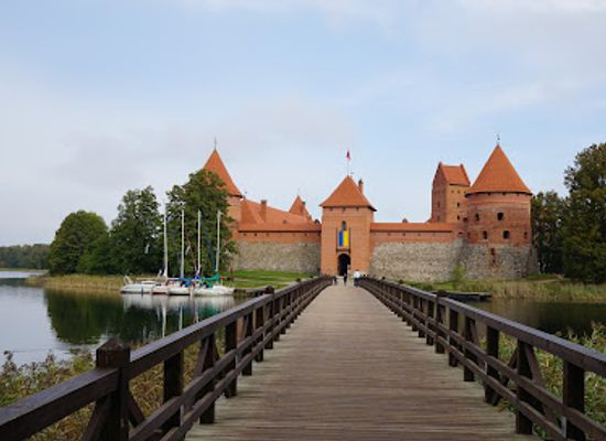 lithuania/trakai-island-castle/landmark/bridge-to-island-castle
