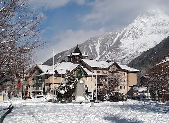 france/chamonix/landmark/place-du-poilu