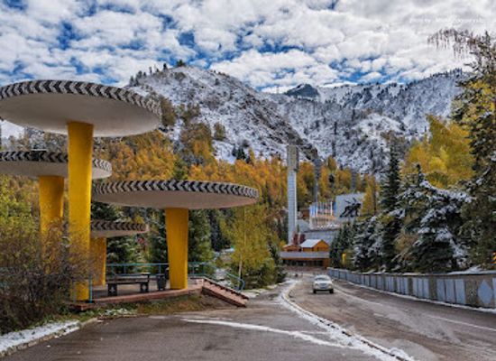 kazakhstan/trans-ili-alatau/landmark/fountain-medeu