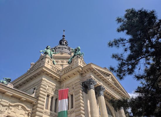 hungary/csallokoz/landmark/szechenyi-thermal-bath