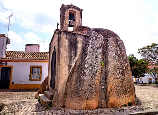 portugal/alentejo/landmark/anta-capela-de-sao-dinis