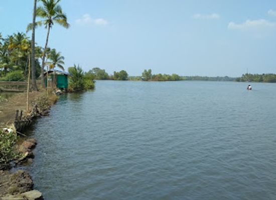 india/kerala-backwaters/landmark/athikadavu-poyya