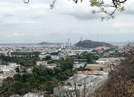 ecuador/guayaquil/landmark/mirador-cerro-paraiso