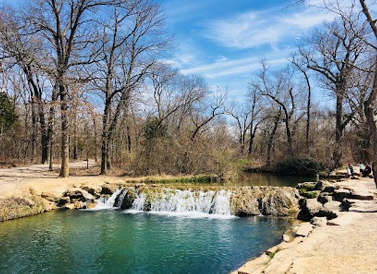 oklahoma/lake-and-trail-country/landmark/little-niagara-falls