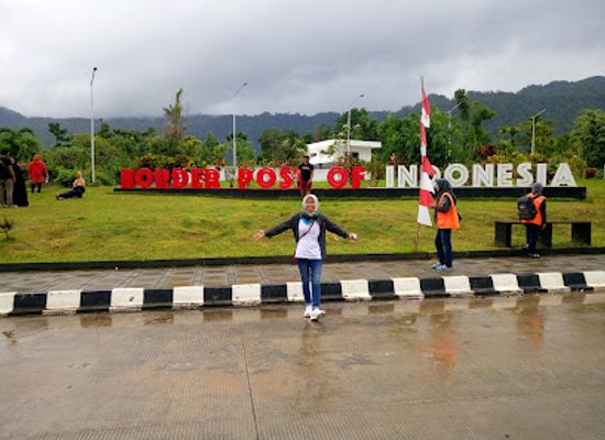 indonesia/central-papua/landmark/border-post-ri-skouw-papua-new-guinea
