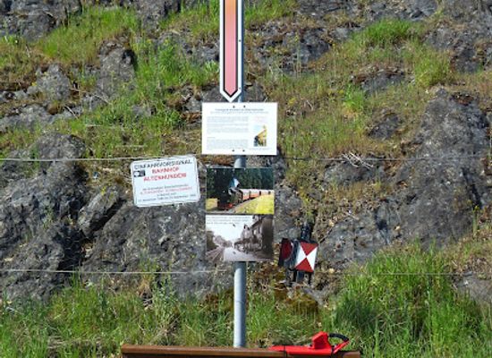 germany/sauerland/landmark/altes-vorsignal-der-ehemaligen-bahnstrecke-altenhundem-schmallenberg