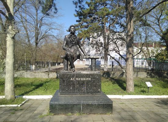 moldova/nistru-river/landmark/pushkin-monument