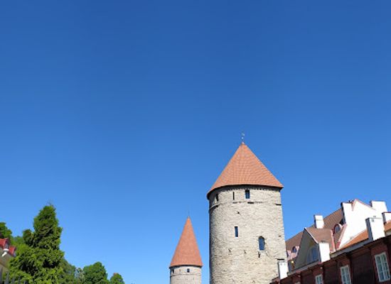 estonia/tallinn-old-town/landmark/towers-square
