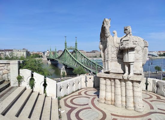 hungary/budapest/gellert-hill/landmark/gellert-hill-cave
