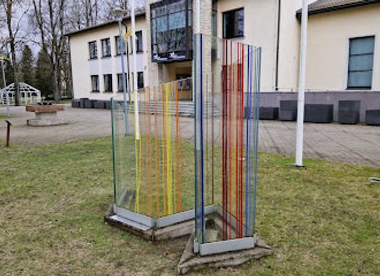 estonia/jarva-county/landmark/lihtsate-vaartuste-monument