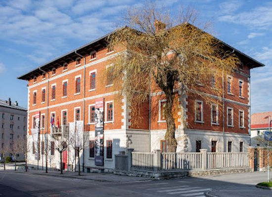 slovenia/postojna-cave/landmark/notranjski-muzej-postojna