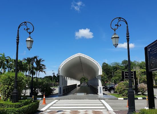 brunei/mukim-batu-apoi/landmark/jame-asr-hassanil-bolkiah-mosque