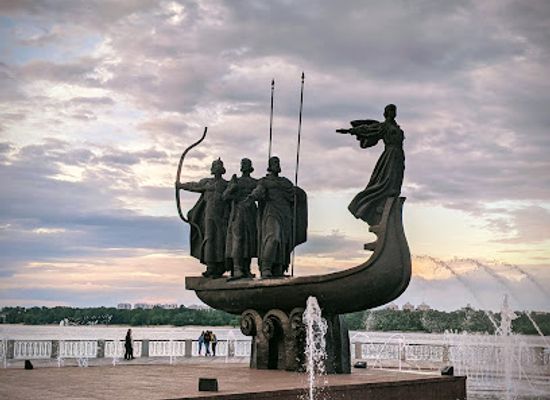 ukraine/kyiv/pechersk/landmark/navodnitsky-park