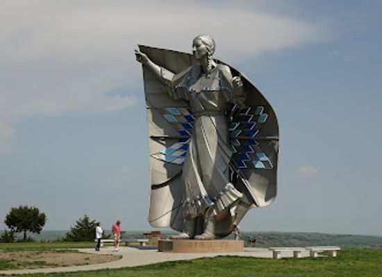 south-dakota/coteau-des-prairies/landmark/dignity-of-earth-and-sky