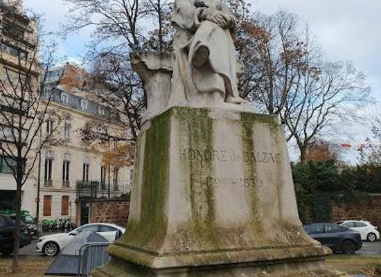 france/ile-de-france/landmark/statue-honore-de-balzac