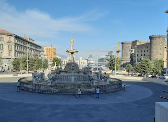 italy/naples/landmark/chiesa-dei-santo-filippo-e-giacomo-complesso-museale-dell-arte-della-seta
