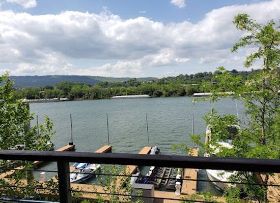 tennessee/chattanooga-riverfront/landmark/scotties-on-the-river